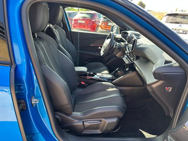 PEUGEOT 2008 GT 1.2 E-THP AUTO SPANISH LHD IN SPAIN 17000 MILES SUPER 2024